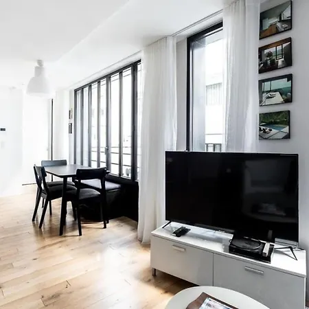 Bright & Renovated 3bd For 8 Guests In Le Marais! Paris
