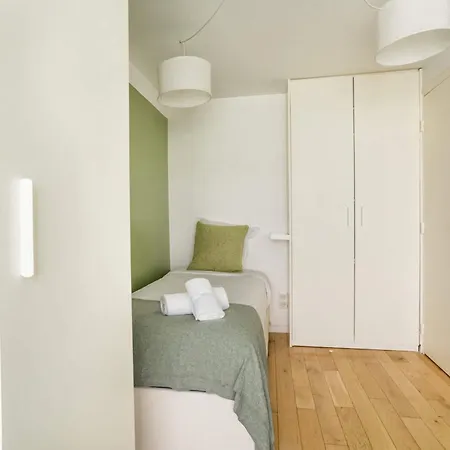Bright & Renovated 3bd For 8 Guests In Le Marais! Paris