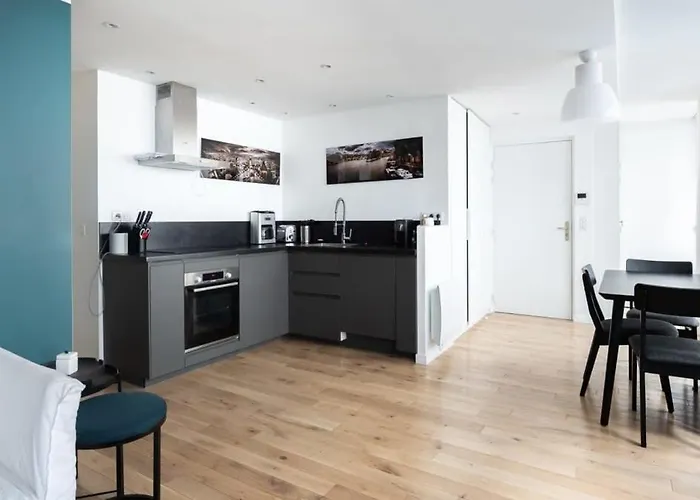 Bright & Renovated 3bd For 8 Guests In Le Marais!